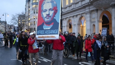 Julian Assange to hear result of crucial ruling on US extradition