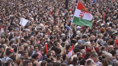 Tens of thousands march in Budapest against Orbán