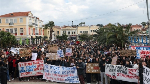 Tens of thousands march in Greece in angry train crash protest