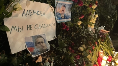 Saddened and outraged, exiled Russians mourn Navalny’s death across Europe