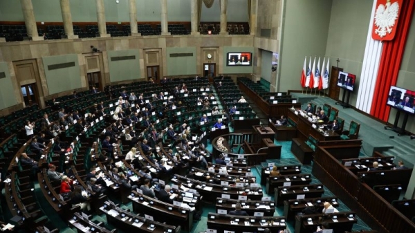 Polish parliament votes 700 metre rule for wind turbines