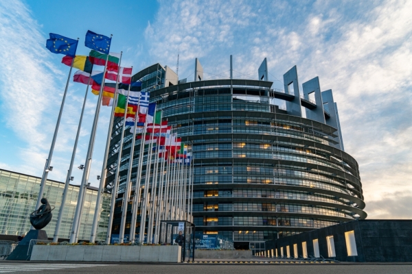 MEPs concerned by threats to EU values in Greece 