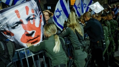 ‘Jail now!’ Protesters mass outside Israeli PM Netanyahu’s house