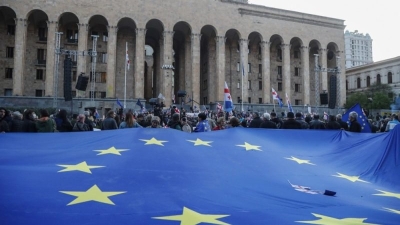 EU enlargement: Exporting stability of importing instability?
