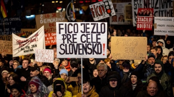 Slovak opposition reignites anti-government protests amid democratic concerns