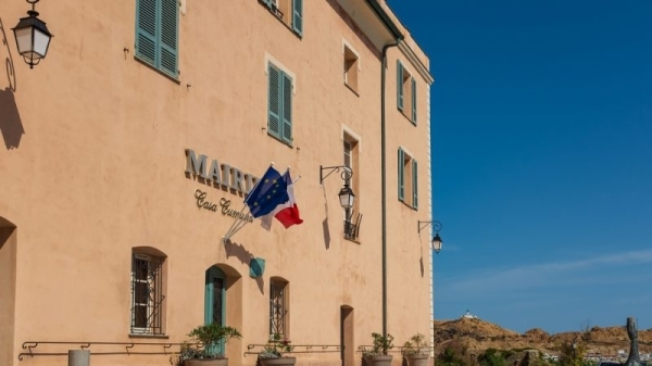 French MPs approve compulsory EU flag in front of town halls