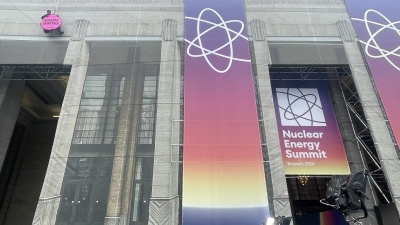 Greenpeace disrupts international nuclear summit in Brussels