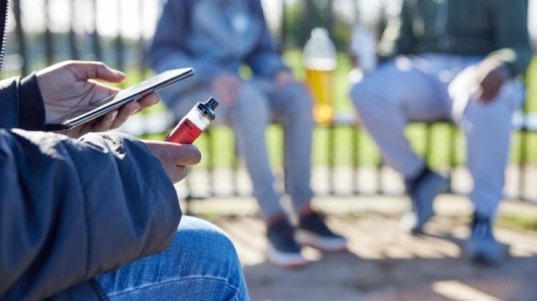 UK government cracks down on youth vaping