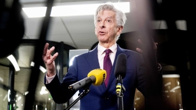 Dutch coalition talks in disarray as junior partner steps away