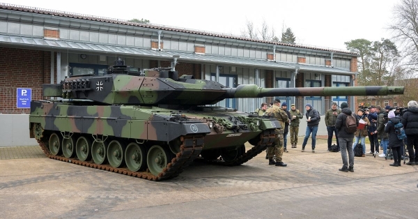Germany to buy Leopard tanks, howitzers to make up for Ukraine shortfall